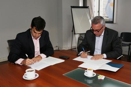 De la reunión participaron el Presidente de la Agencia de Administración de Bienes del Estado, Ramón Lanús y el Intendente de Tigre, Julio Zamora.
De la reunión participaron el Presidente de la Agencia de Administración de Bienes del Estado, Ramón Lanús y el Intendente de Tigre, Julio Zamora.