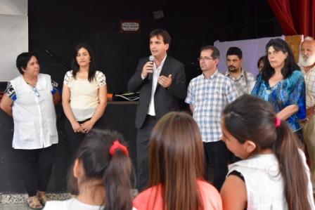 El Frente Renovador entregó un subsidio a la Escuela Primaria N° 18 de Vicente López