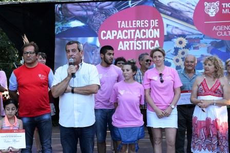 Más de 4000 alumnos brillaron en el cierre anual de los talleres culturales de Tigre Más de 4000 alumnos brillaron en el cierre anual de los talleres culturales de Tigre