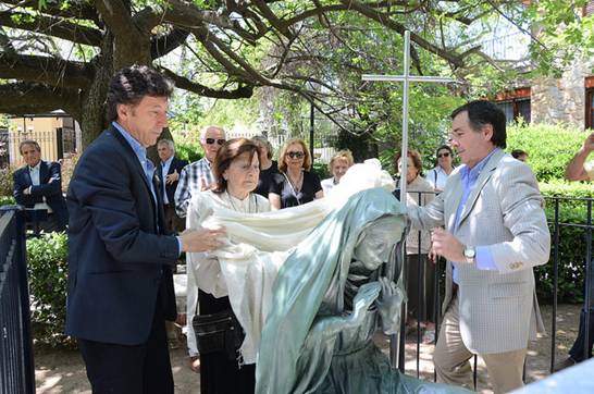 En San Isidro colocaron una escultura de Sor Camila Rolón  