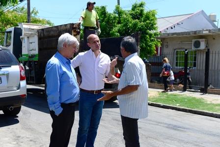 El Intendente de San Fernando supervisó, junto al Presidente del Honorable Concejo Deliberante, Santiago Aparicio, los trabajos que se están realizando entre Ruta N° 202 y José Ingeniero, y de Maipú a Miguel Cané. El Intendente de San Fernando supervisó, junto al Presidente del Honorable Concejo Deliberante, Santiago Aparicio, los trabajos que se están realizando entre Ruta N° 202 y José Ingeniero, y de Maipú a Miguel Cané.