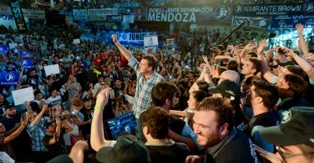 Nació “La Renovadora”: Massa acompañó a 6 mil jóvenes en el lanzamiento de su nueva agrupación Nació “La Renovadora”: Massa acompañó a 6 mil jóvenes en el lanzamiento de su nueva agrupación