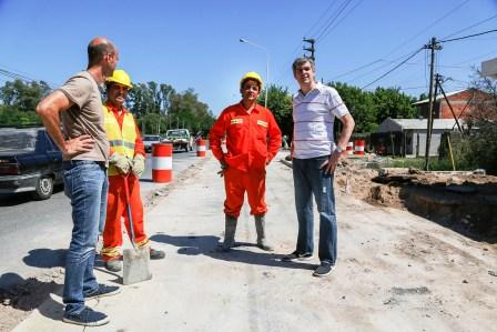 El Intendente Municipal de Pilar Nicolás Ducoté recorrió, junto al Ministro de transporte de la Nación, Guillermo Dietrich y el jefe de Gabinete Marcos Peña los avances en la obra de reconstrucción de la Ruta provincial 234.
El Intendente Municipal de Pilar Nicolás Ducoté recorrió, junto al Ministro de transporte de la Nación, Guillermo Dietrich y el jefe de Gabinete Marcos Peña los avances en la obra de reconstrucción de la Ruta provincial 234.