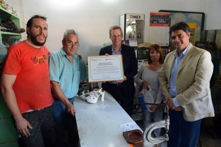 Curutchet y Macri visitaron el taller de un microempresario en Olivos