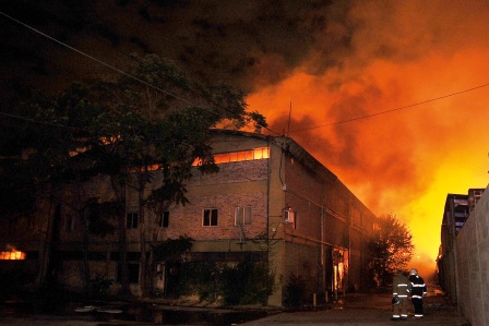 62 dotaciones de bomberos combatieron un incendio en Don Torcuato 62 dotaciones de bomberos combatieron un incendio en Don Torcuato