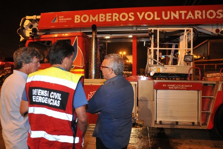 62 dotaciones de bomberos combatieron un incendio en Don Torcuato