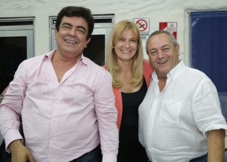 El dirigente de Tigre y secretario general del Sindicato de Trabajadores del ACA, Roberto Passo, fue anfitrión del encuentro por el fin de año del gabinete de ministros de La Matanza que encabezaron la intendenta Verónica Magario y el presidente del PJ de Buenos Aires, Fernando Espinoza. El dirigente de Tigre y secretario general del Sindicato de Trabajadores del ACA, Roberto Passo, fue anfitrión del encuentro por el fin de año del gabinete de ministros de La Matanza que encabezaron la intendenta Verónica Magario y el presidente del PJ de Buenos Aires, Fernando Espinoza.