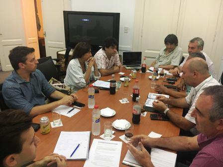 Funcionarios del área de Transportes de San Fernando, Escobar, Malvinas Argentinas, Campana, Pilar y Tigre acordaron una agenda de trabajo conjunta con foco en el estado de las rutas, precios y recorridos.
Funcionarios del área de Transportes de San Fernando, Escobar, Malvinas Argentinas, Campana, Pilar y Tigre acordaron una agenda de trabajo conjunta con foco en el estado de las rutas, precios y recorridos.