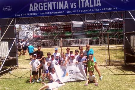 La Escuela Municipal de Tenis de San Fernando visitó al equipo argentino de Copa Davis