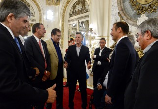 El presidente Mauricio Macri reconoció hoy que “no es simpático” el aumento de tarifas de electricidad que regirá a partir de mañana, aunque resaltó que “es el camino para tener energía”. El presidente Mauricio Macri reconoció hoy que “no es simpático” el aumento de tarifas de electricidad que regirá a partir de mañana, aunque resaltó que “es el camino para tener energía”.