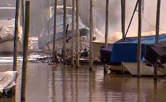 Se incendian tres yates en un club náutico de San Fernando - tras el incendio una de las embarcaciones se hundió