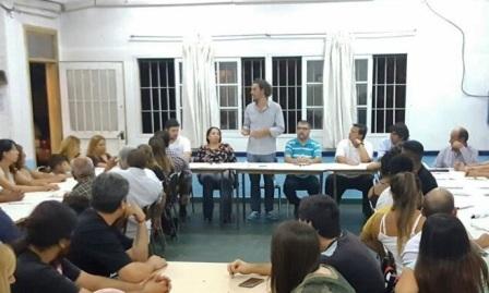 Con un contundente llamado a la unidad del peronismo y una explicita vocación de participar en las próximas elecciones, Santiago Cafiero convocó a vecinos y referentes políticos de San Isidro.
Con un contundente llamado a la unidad del peronismo y una explicita vocación de participar en las próximas elecciones, Santiago Cafiero convocó a vecinos y referentes políticos de San Isidro.