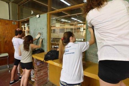 Cientos de voluntarios mejoraron las escuelas de San Martín Cientos de voluntarios mejoraron las escuelas de San Martín