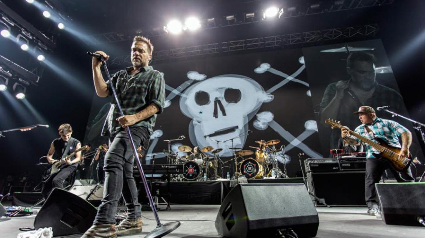 Los Fabulosos Cadillacs protagonizan un poderoso arranque del festival de Viña del Mar Los Fabulosos Cadillacs protagonizan un poderoso arranque del festival de Viña del Mar