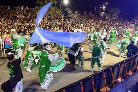 Música, color y alegría en la segunda noche de los Carnavales del Río en Tigre