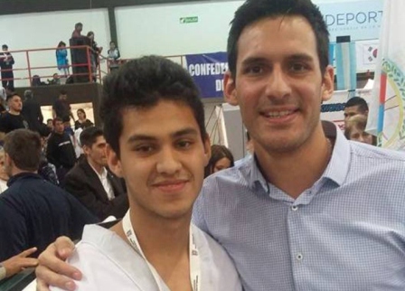 Se trata de Cristian Domínguez Gareca, un joven de Tigre que por su notable trayectoria en la disciplina se graduó como Cinturón Negro, 1° Dan de la Confederación Argentina de Taekwondo.
Se trata de Cristian Domínguez Gareca, un joven de Tigre que por su notable trayectoria en la disciplina se graduó como Cinturón Negro, 1° Dan de la Confederación Argentina de Taekwondo.