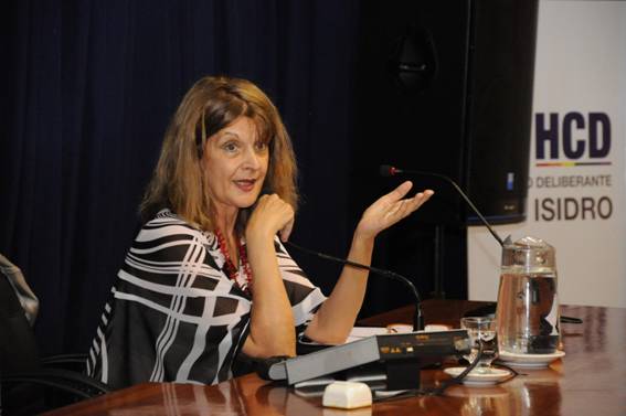 Koutsovitis exhibió su gran conocimiento sobre la mitología griega en el HCD de San Isidro Koutsovitis exhibió su gran conocimiento sobre la mitología griega en el HCD de San Isidro