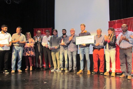 El intendente Julio Zamora entregó los reconocimientos a los finalistas del certamen, que premió las mejores imágenes de las once localidades del distrito. Las fotos elegidas forman parte del almanaque 2017 confeccionado y distribuido por el municipio. El intendente Julio Zamora entregó los reconocimientos a los finalistas del certamen, que premió las mejores imágenes de las once localidades del distrito. Las fotos elegidas forman parte del almanaque 2017 confeccionado y distribuido por el municipio.