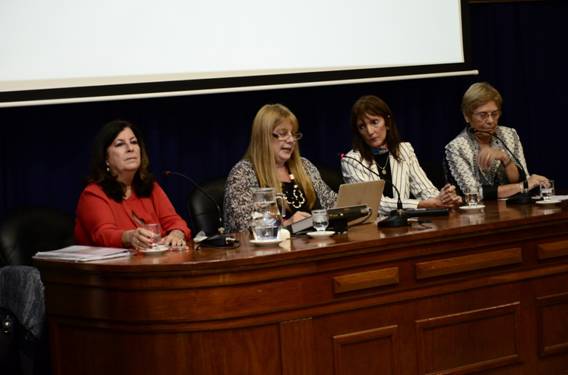En el Mes de la Mujer, destacadas profesionales se refirieron en una conferencia en el Concejo Deliberante de San Isidro sobre la violencia que sufren muchas mujeres en el parto y el desconocimiento de la existencia de una ley respecto a esta situación.
