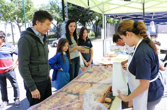 Con buenos precios, “el mercado en tu barrio” pasó por el bajo Boulogne Con buenos precios, “el mercado en tu barrio” pasó por el bajo Boulogne