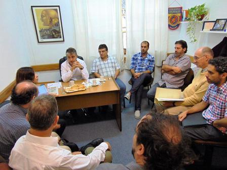Los concejales Joaquín Noya, Lorenzo Beccaria y Ruben Volpi del interbloque FpV-PJ se reunieron con especialistas del Club de Observadores de Aves de Vicente López (COA) por un proyecto que la ONG impulsa para la Creación de un Área de Protección Ecológica en la zona ribereña de Vicente López.
Los concejales Joaquín Noya, Lorenzo Beccaria y Ruben Volpi del interbloque FpV-PJ se reunieron con especialistas del Club de Observadores de Aves de Vicente López (COA) por un proyecto que la ONG impulsa para la Creación de un Área de Protección Ecológica en la zona ribereña de Vicente López.
