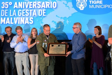 Tigre homenajeó a los ex combatientes de Malvinas con una conmovedora vigilia Tigre homenajeó a los ex combatientes de Malvinas con una conmovedora vigilia