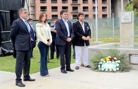 Jorge Macri y Maria Eugenia Vidal homenajearon a veteranos y caídos en Malvinas Jorge Macri y Maria Eugenia Vidal homenajearon a veteranos y caídos en Malvinas