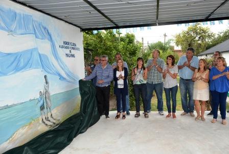 A 35 años de Malvinas, Julio Zamora descubrió el nuevo mural de la Unión de ex Combatientes de Tigre A 35 años de Malvinas, Julio Zamora descubrió el nuevo mural de la Unión de ex Combatientes de Tigre