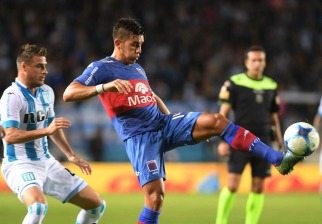 Racing goleó a Tigre y sigue prendido en la pelea por el título