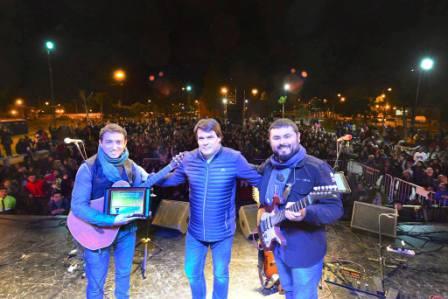 San Fernando celebró el Día de la Patria con el gran show del dúo Orellana-Lucca