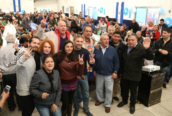 Scioli acompañó a Roberto Passo en los festejos patrios del peronismo de Tigre