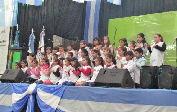 Alumnos de San Fernando prometieron lealtad a la Bandera