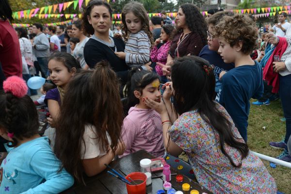 Cientos de vecinos disfrutaron de la kermesse familiar de 1País Tigre