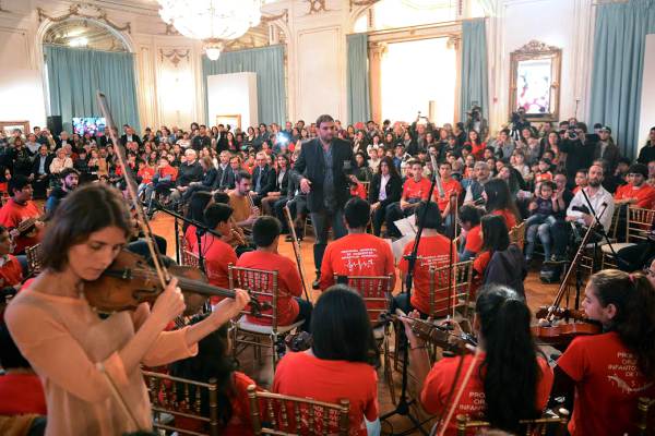 Entregan nuevos instrumentos a las orquestas infanto juveniles de Tigre