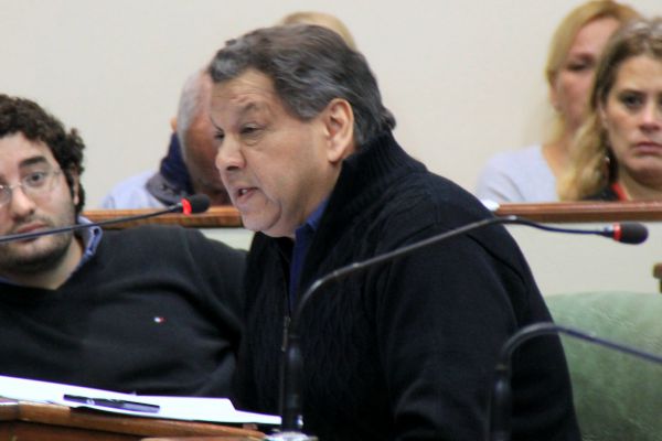  El concejal Juan Medina, del Frente 1 País, presentó un pedido de vecinos que solicitan al Municipio  información masiva y detallada sobre el proyecto para el predio de la ex Obras Sanitarias