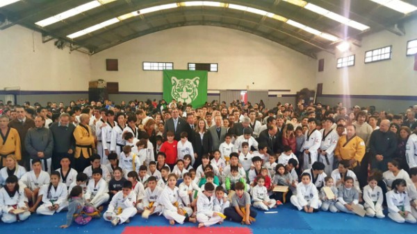Deportistas de Corea compartieron su experiencia con los chicos de la Escuela Municipal de Taekwondo