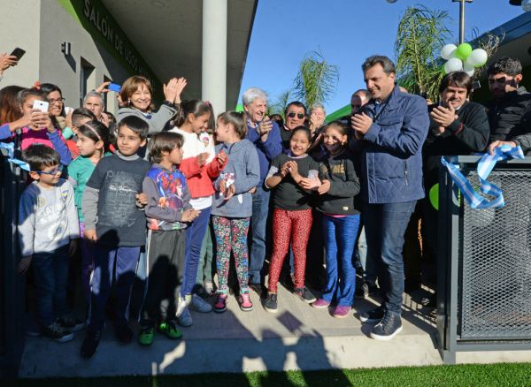 Andreotti y Massa inauguraron el nuevo Polideportivo N°8