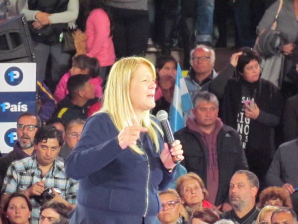 Stolbizer denunció a funcionarios nacionales por beneficiarse con contratos de consultorías