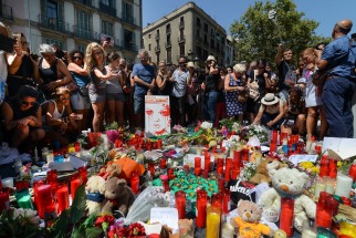 Multitudinario y emotivo homenaje a las víctimas del atentado en Barcelona: 