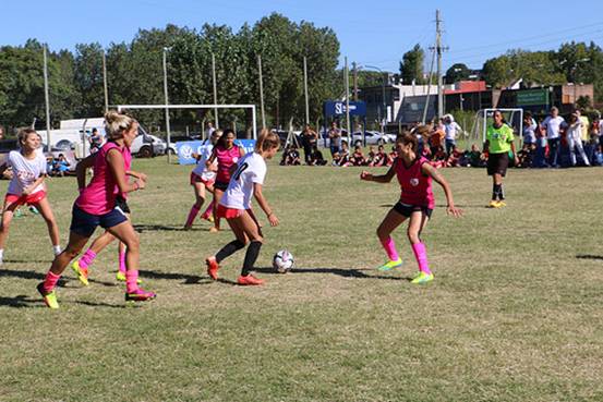 Torneo de fútbol femenino en San Isidro