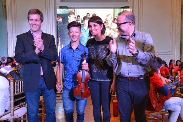 El Municipio de Tigre entregó nuevos instrumentos para sus orquestas infanto juveniles 