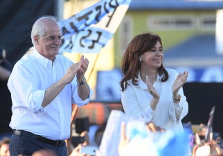 Cristina Kirchner relanzó su campaña con críticas al Gobierno y un fuerte apoyo a Taiana