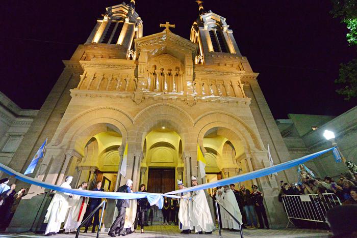 Andreotti inauguró la restauración de la Parroquia Aránzazu