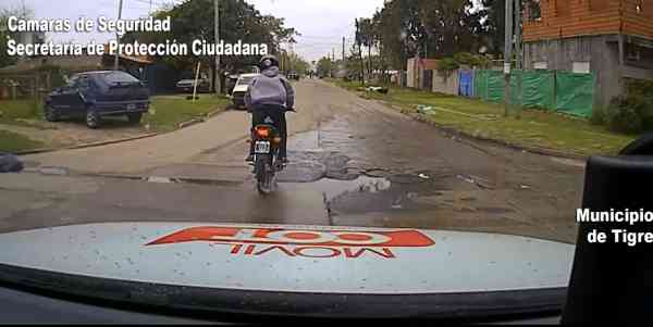Imágenes de una intensa persecución para atrapar a un motociclista en Tigre 