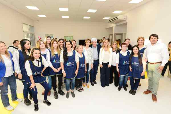 Andreotti inauguró el nuevo Jardín Maternal “Barrios Unidos” ()