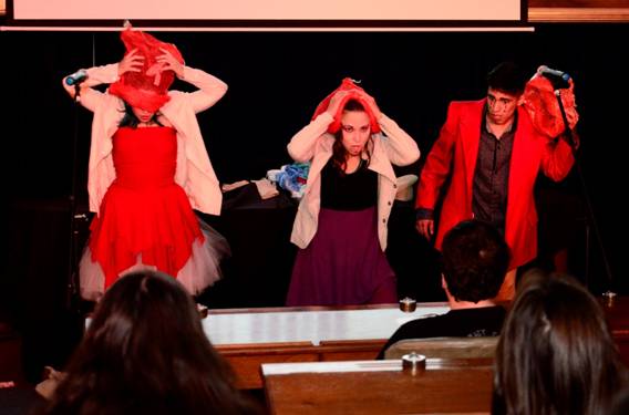 Alumnos de Villa Adelina exhibieron a través del teatro los conflictos humanos