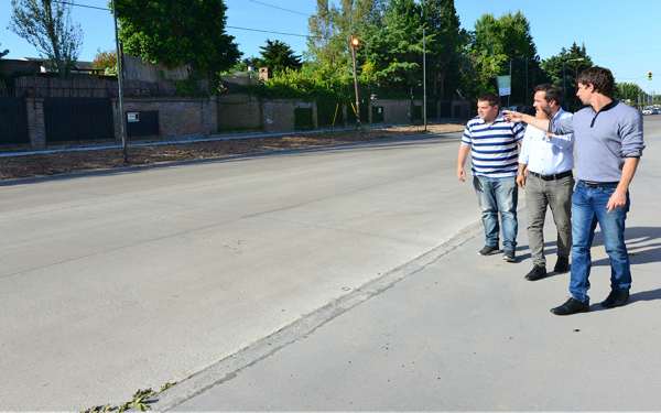 Juan Andreotti recorrió las obras de ampliación de la calle Uruguay 