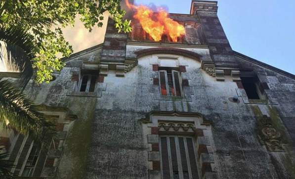 Un voraz incendio afectó al Palacio Otamendi en San Fernando