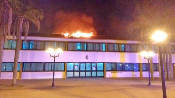 Un incendio afectó a la Escuela N°2 de Tigre