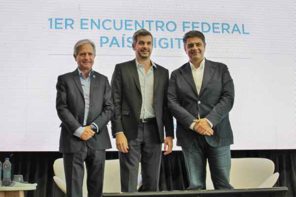 el ministro de Modernización, Andrés Ibarra, y Raúl Martínez, secretario de País Digital